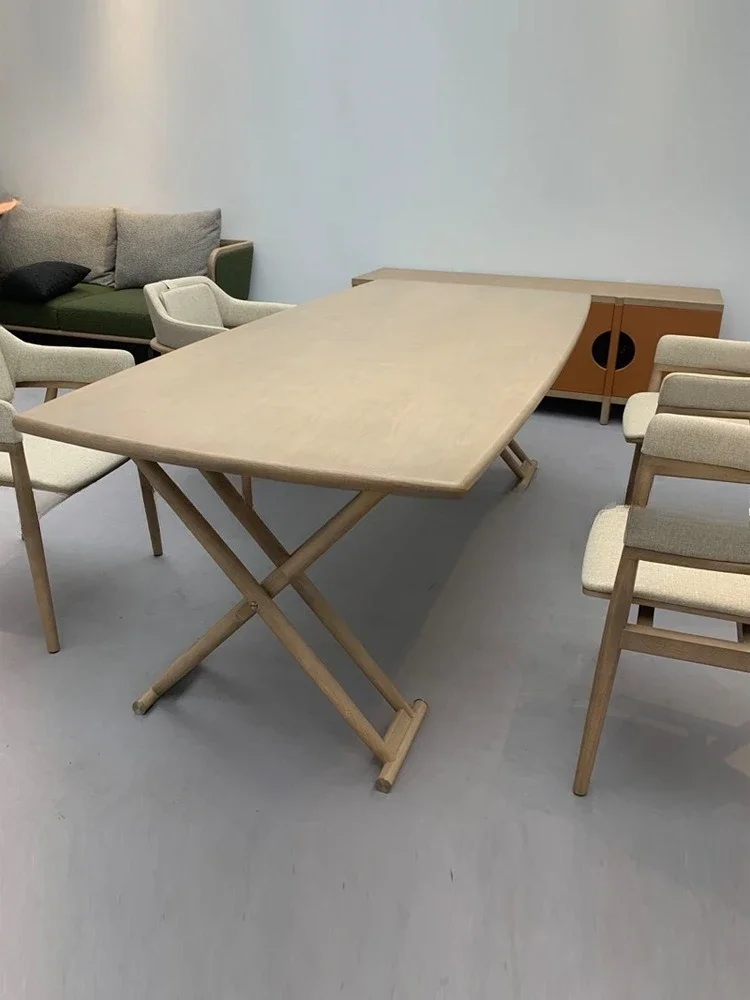 غرفة نموذجية بسيطة من الخشب الصلب لتناول الطعام، علامة تبويب le and chai rs Restaurant ant Mode rn w Abi-sabi