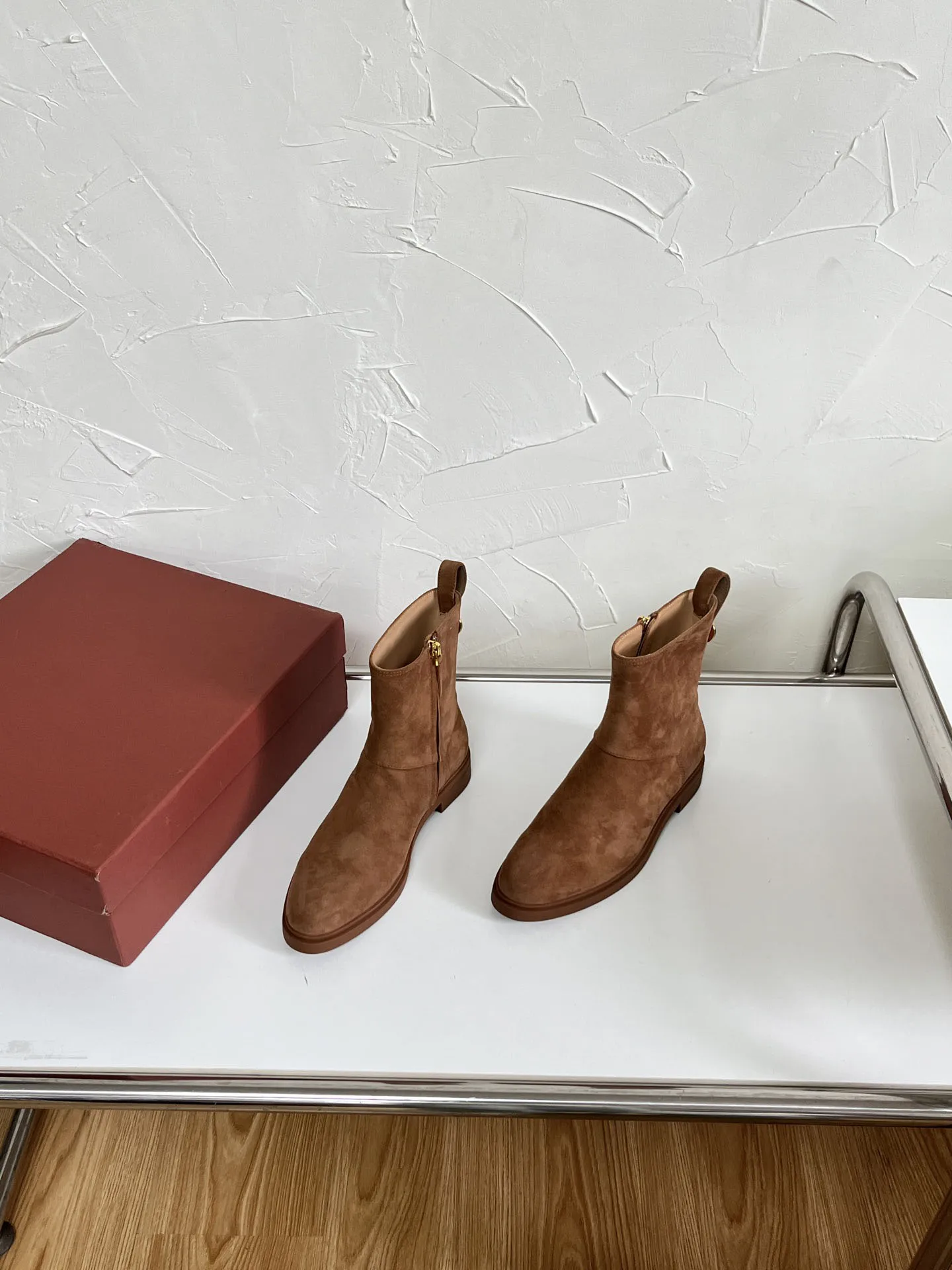 Sepatu Bot Pendek Chelsea Wanita 2026, Sepatu Bot Berkuda dengan Bahan Kulit yang Elegan dan Mewah serta Pengerjaan Interior yang Halus