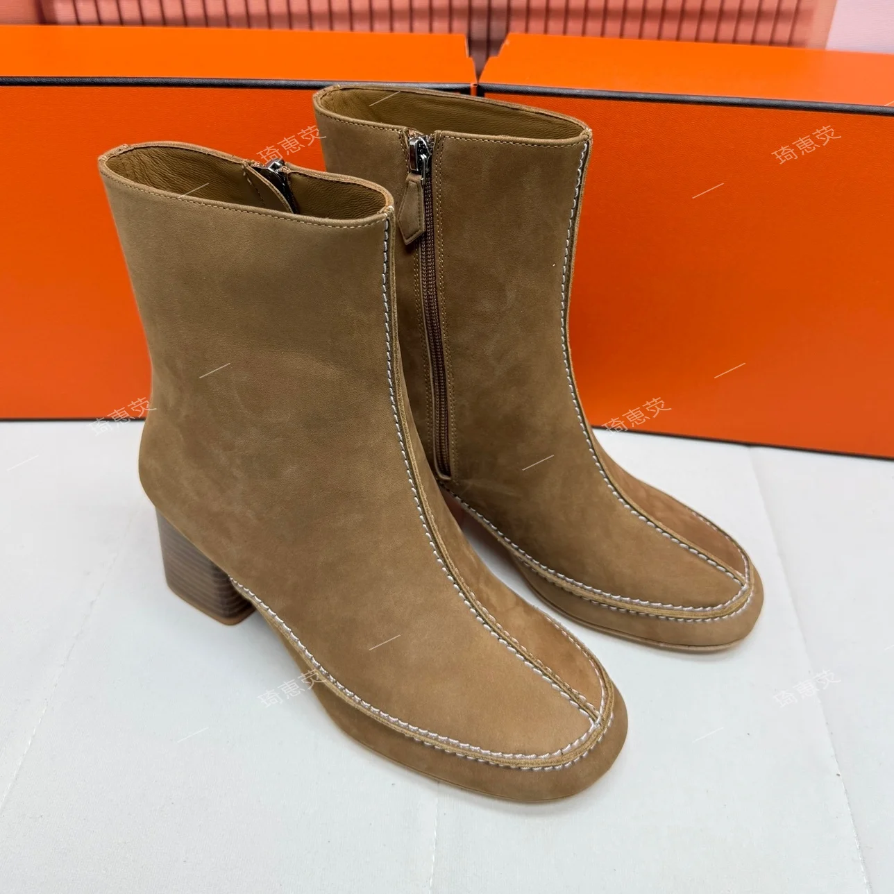 2026 New Chunky-Heel Ankle Boots Retro Square Toe Side Zipper Niche-Chic Chelsea Style Slimming and Versatile High-Heel Boots