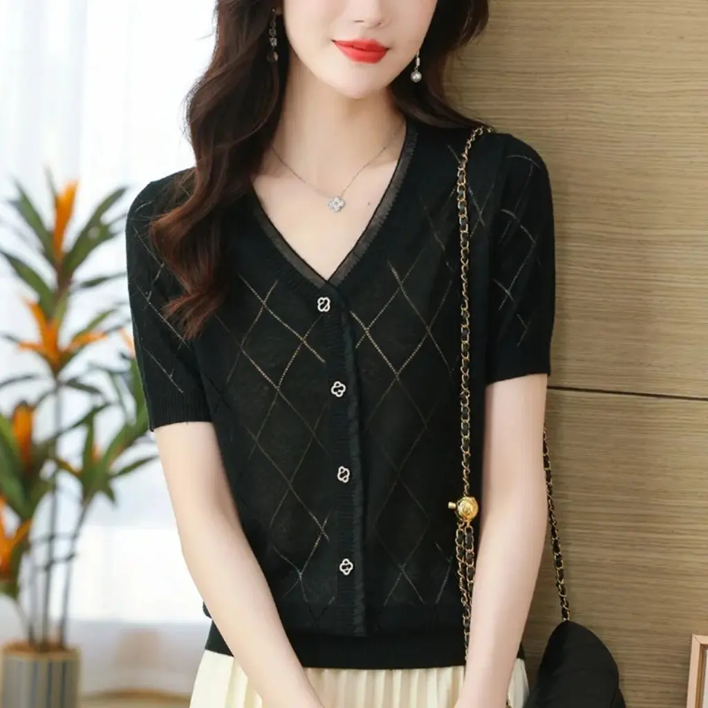 

Hong 9502 Women's V-Neck T-Shirt Fashionable Plus-Size Knitted Ice Silk Thin Loose Fit Short Style for Stylish Appearance