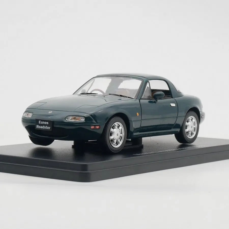 

Масштабная модель автомобиля Ixo 1:24 Mazda Eunos Roadster 1990 из литого металла