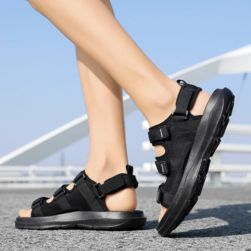 A Pair of New Summer Men's Sandals, Men's Trendy Sports Outdoor Wear-Resistant Non-Slip Soft-Soled Driving Cool Beach Shoes for Men