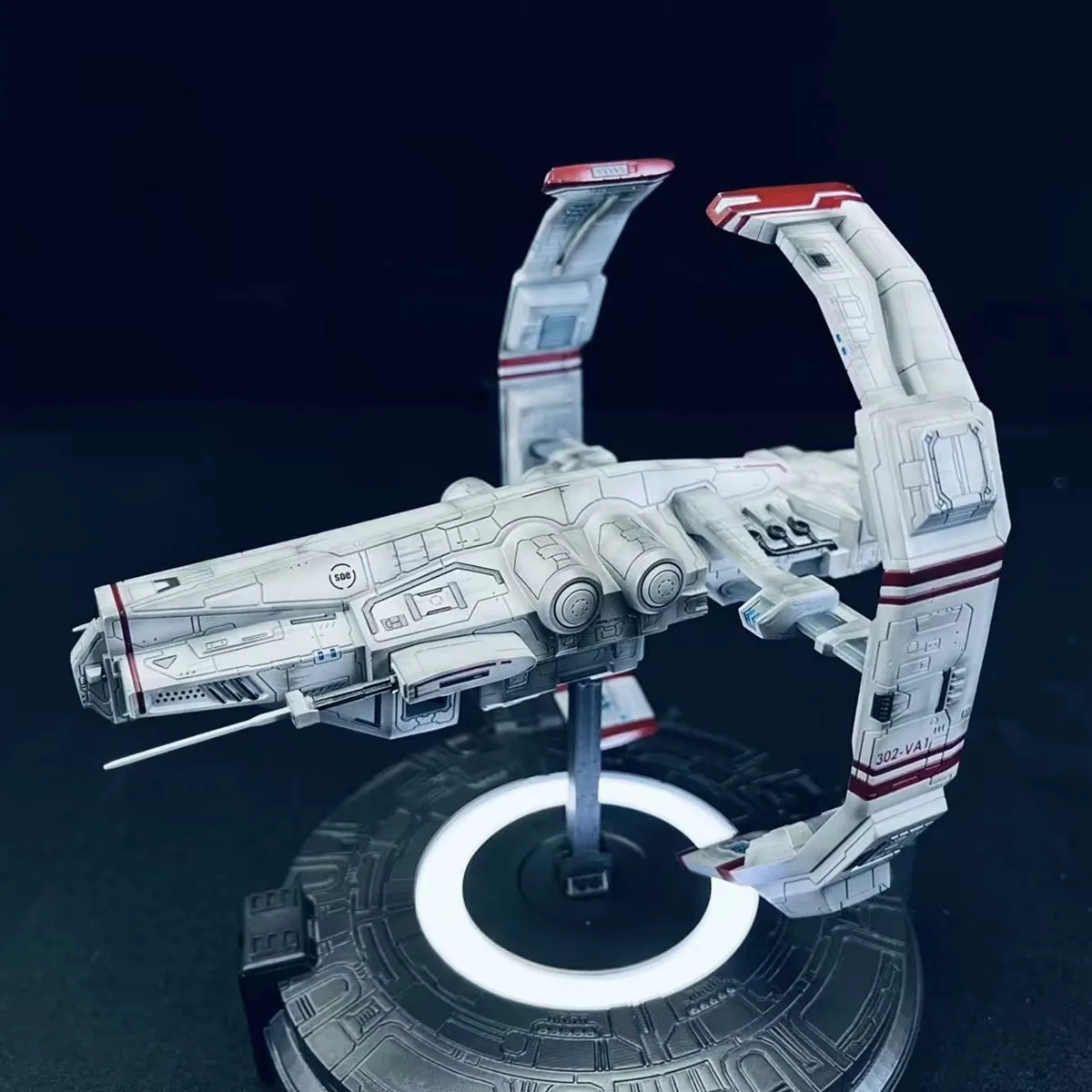

Simulation Astro-class Frigate Spaceship Model 16cm with Light Base Highly Detailed Spacecraft Model Ship Toy Ornament