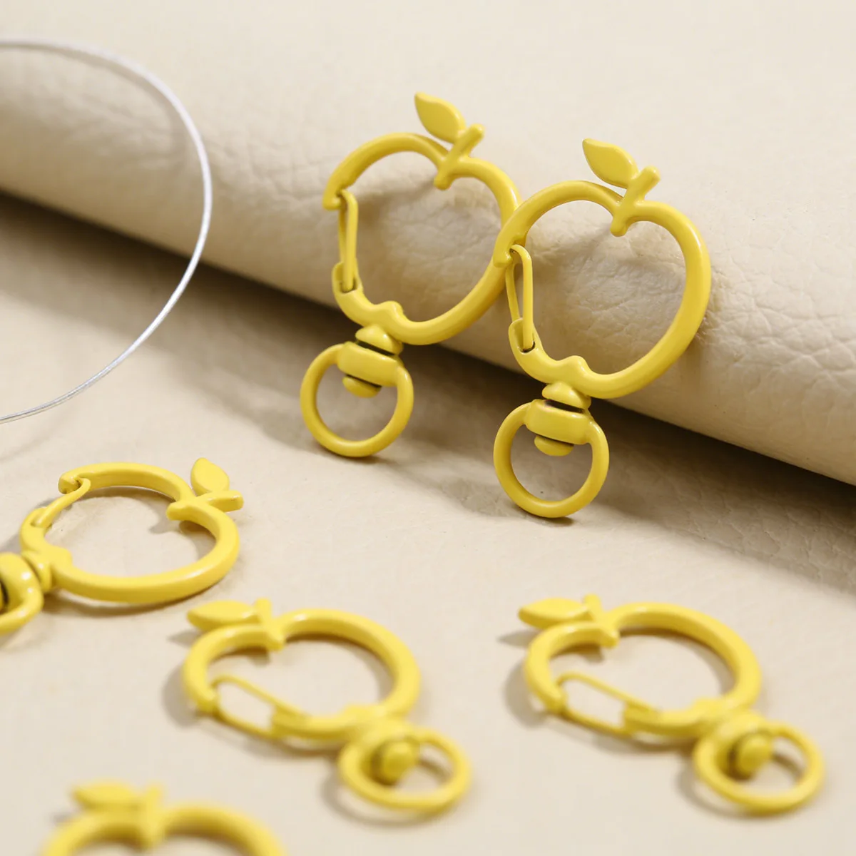 

6/11/20pcs Zinc Alloy Yellow Apple Lobster Claw Clasps Swivel Trigger Hook Strap for Jewelry Making DIY Bags Keychain Key Ring