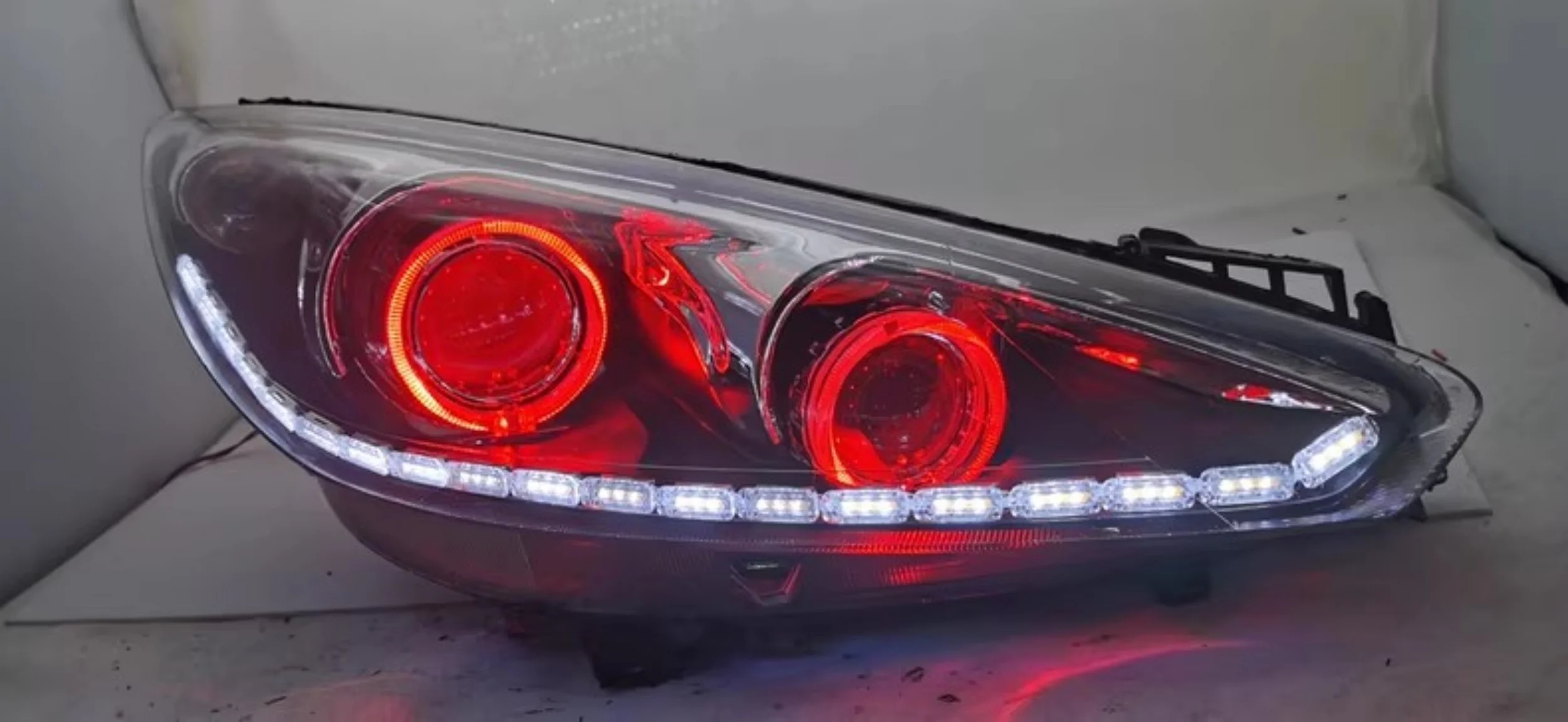 

Светодиодные фары Angel Eye для Peugeot 308, модифицированные указатели поворота