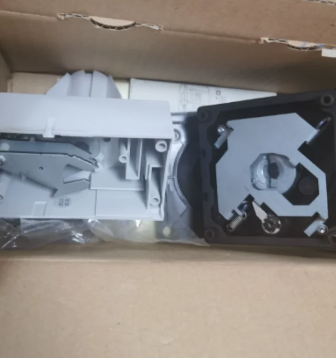New NZM2-XS-R molded case Circuit breaker right operating handle EA