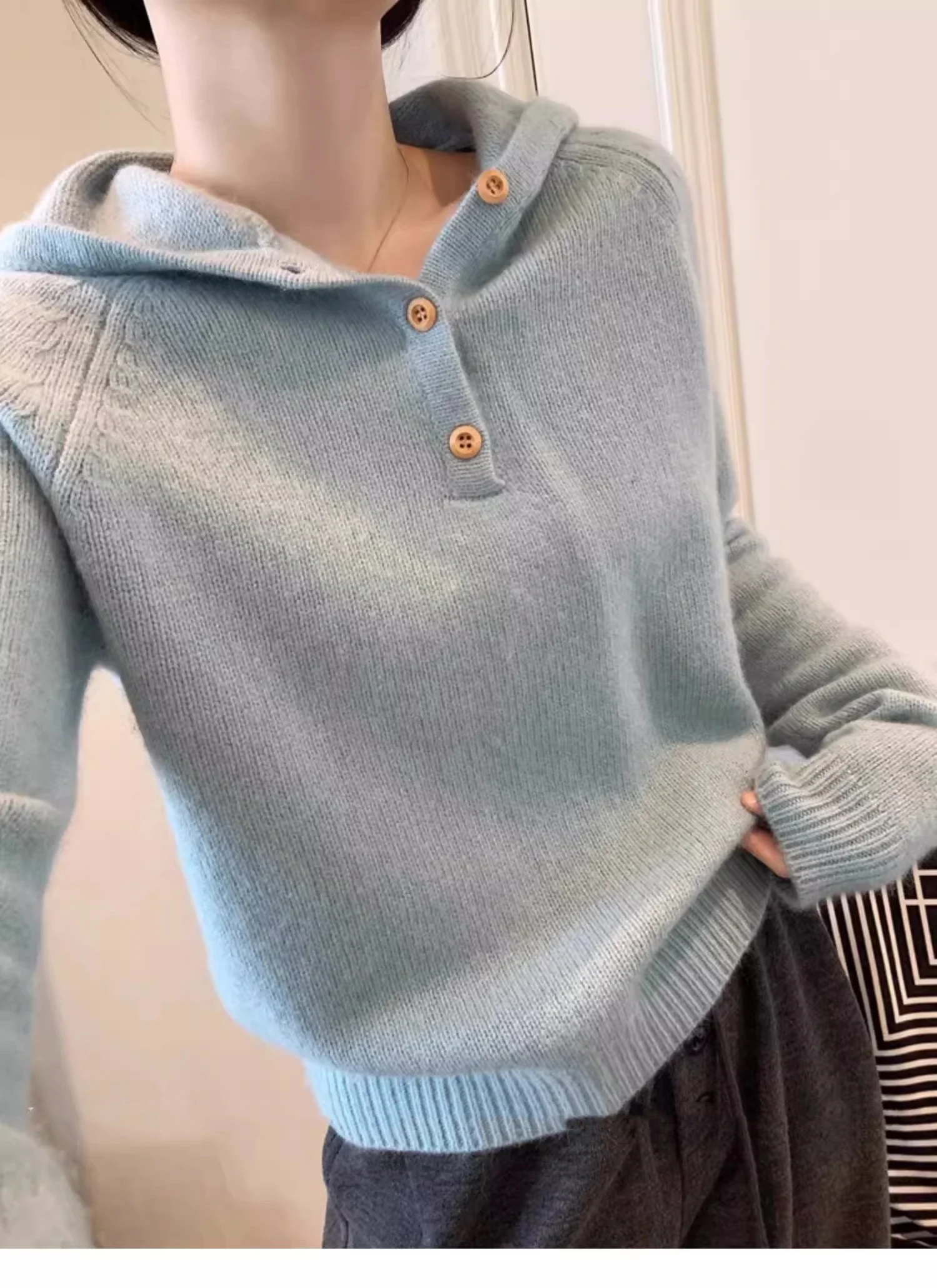 เสื้อสเวตเตอร์ผู้หญิงใหม่ ฤดูใบไม้ร่วง/ฤดูหนาว 2025 ผ้าวูล 100% เสื้อฮู้ดไหมพรมสีพื้น สไตล์ลำลอง แฟชั่นสุดฮิต เสื้อผ้าผู้หญิงขายดี