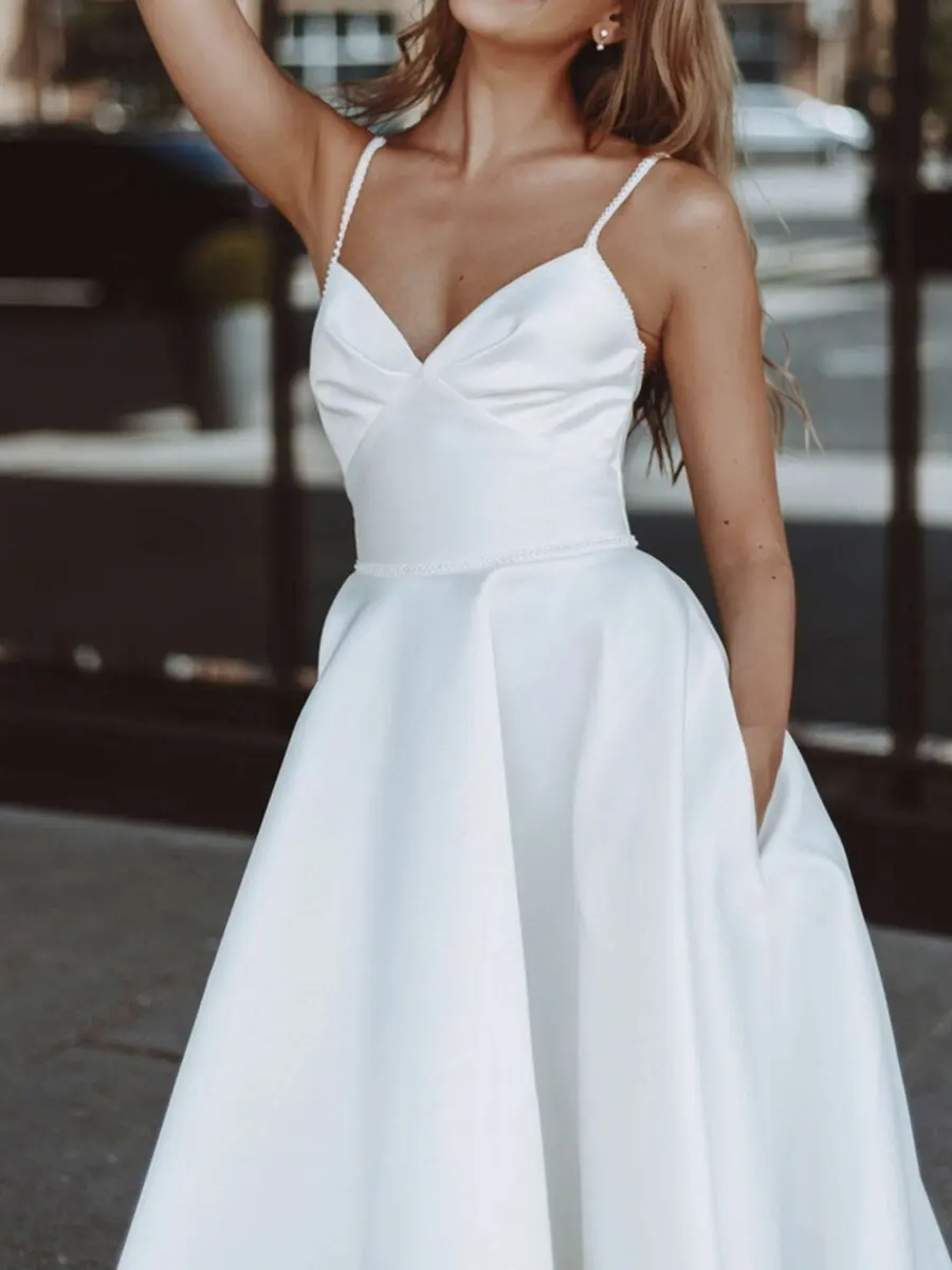 Short White Wedding Tea-Length V-Neck Beach Bridal Gowns Spaghetti Straps Open Back Simple Country Party Dress robes de soirée