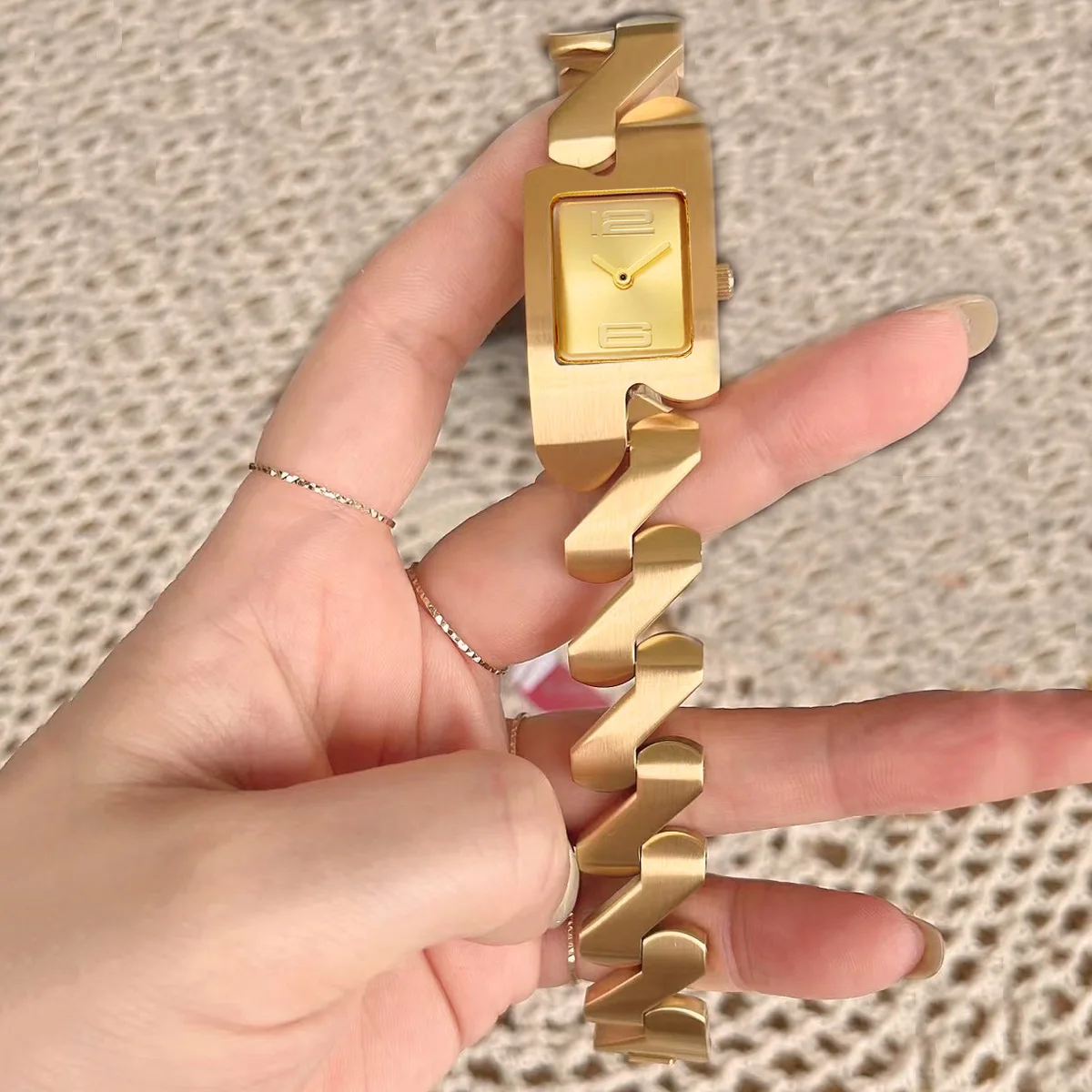 Fashion Quartz Women's Watch Elegant Square Dial Gold Stainless Steel Strap Waterproof Leisure Business Wristwatch for Women