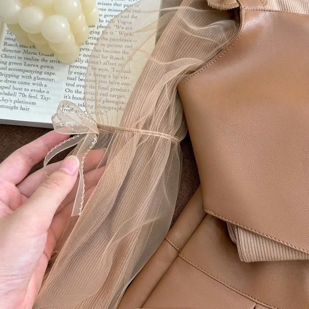 Bear Leader أزياء الخريف للأطفال مكونة من ثلاث قطع ملابس الفتيات Meilad سترة كاكي + بلوزة شبكية بأكمام طويلة + تنورة مطوية