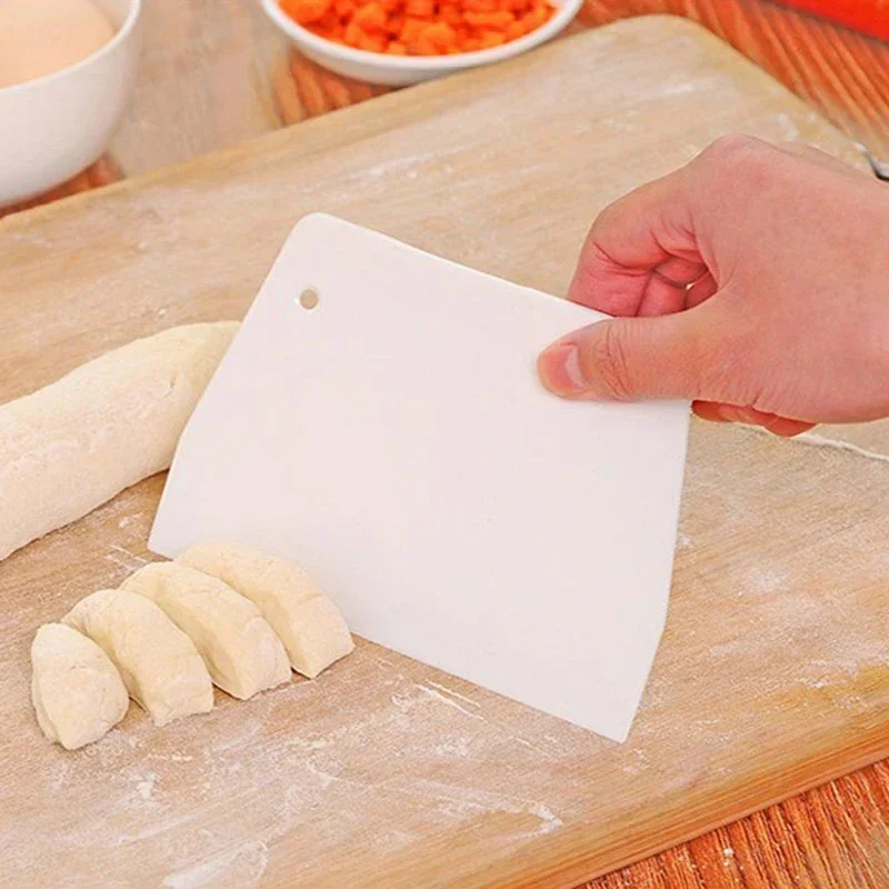 Plastic Dough Pizza Cutter Pastry Large Slicer Blade Cake Bread Pasty Scraper Blade Kitchen Gift  9.5x13.5cm