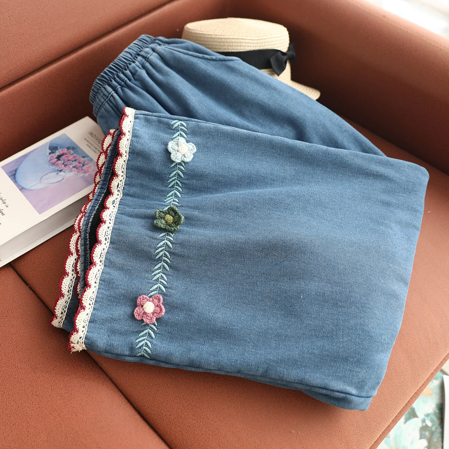 

Японские винтажные джинсовые широкие брюки Mori Girl с 3D цветочной вышивкой, женские осенне-зимние повседневные свободные флисовые джинсы с эластичной резинкой на талии