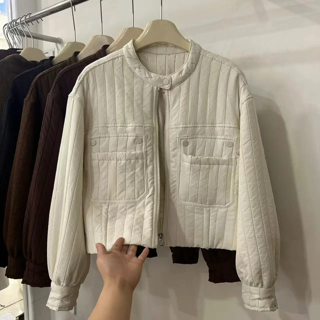 

2025 Autumn Winter New Design Sense Youthful Short Cotton-Padded Jacket with Large Pockets and Vertical Stripes for Women