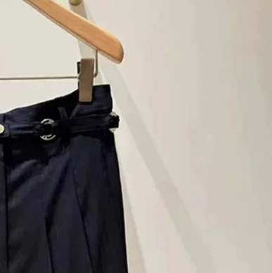 2026 Summer New Ladies Pleated Knee Length Shorts High Waist Wide Leg Pants Metallic Buckle Belt Elegant