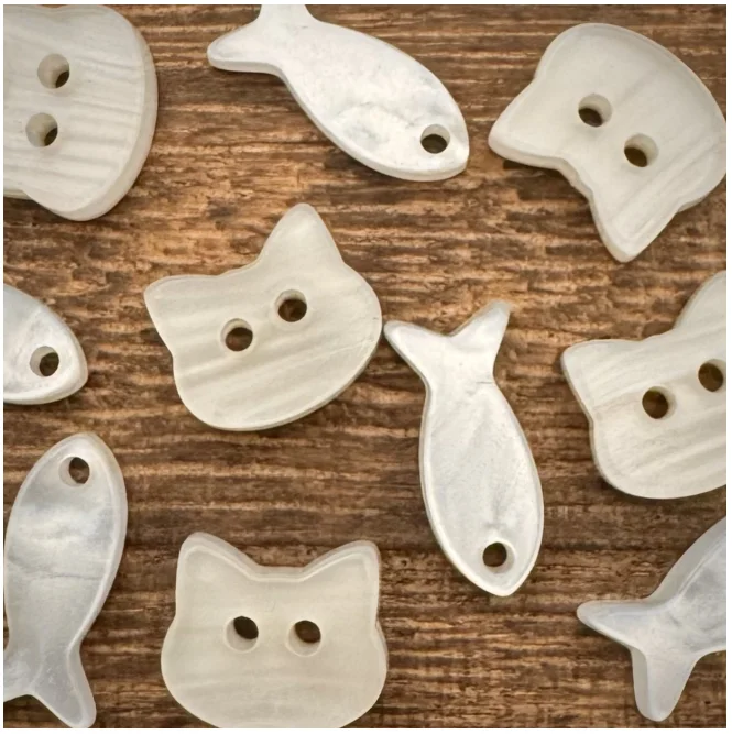 Cat-Shaped Dried Fish Black And White Decorative Buttons Irregular Pattern for Shirt Cardigan Coat Cute Button Accessory