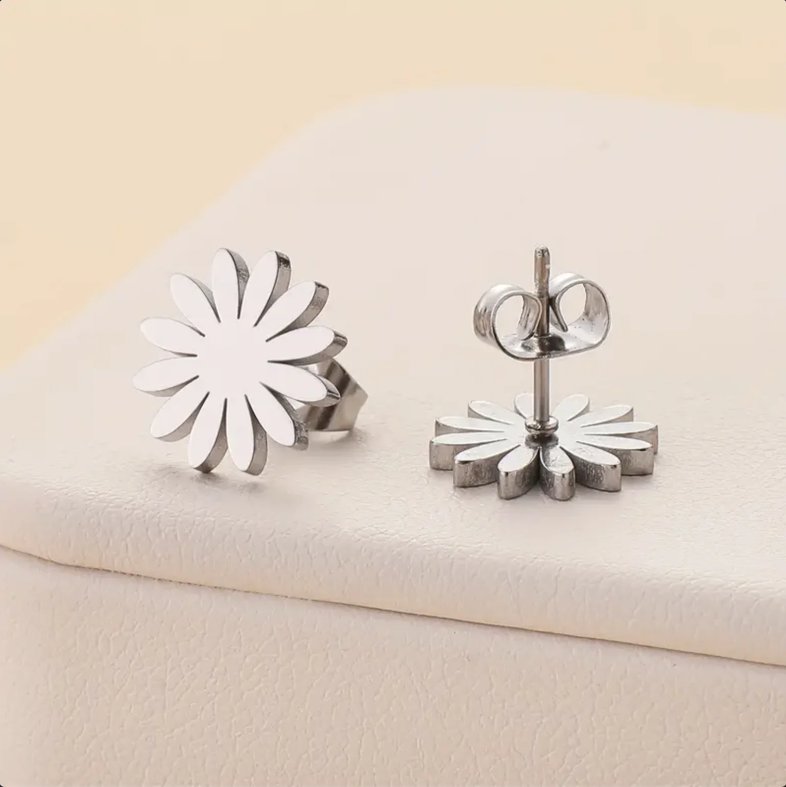 

Stainless Steel Chrysanthemum Ladies Stud Earrings 18K Gold Plated Floral Design Ear Studs