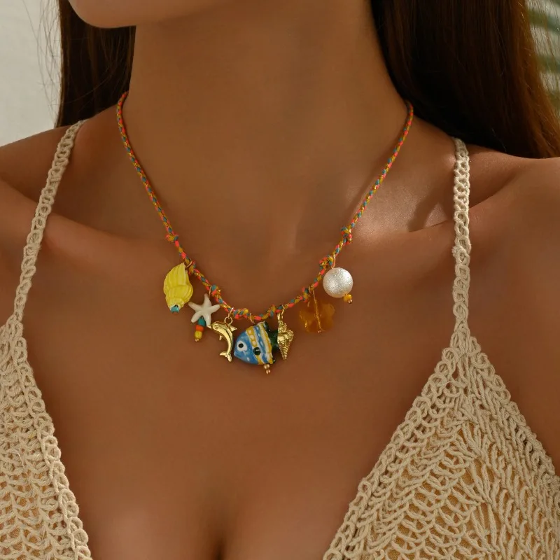 

Fashion Ceramic Fish Pendant Necklaces for Women Girls Cute Orange Weave Shell Dopamine Beach Party Necklace Gift