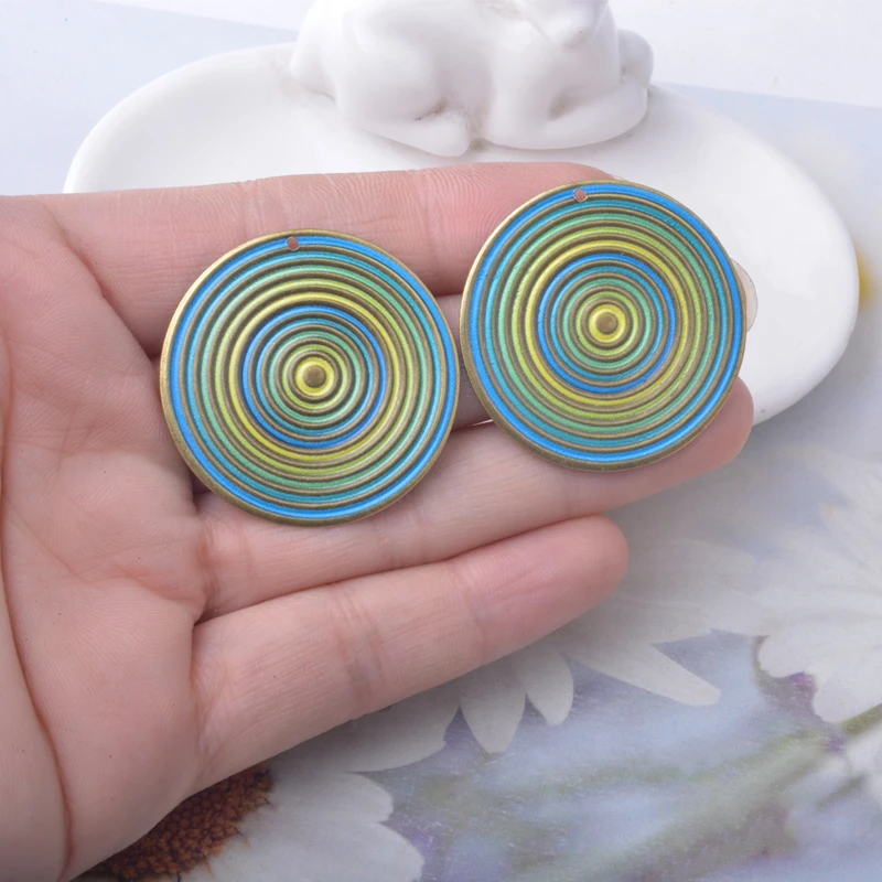 10 Stück/Set Boho bemalte spiralförmige runde Regenbogen-Anhänger aus Eisen für Schmuckherstellung, DIY-Ohrringe und Halsketten für Frauen – Detail 6