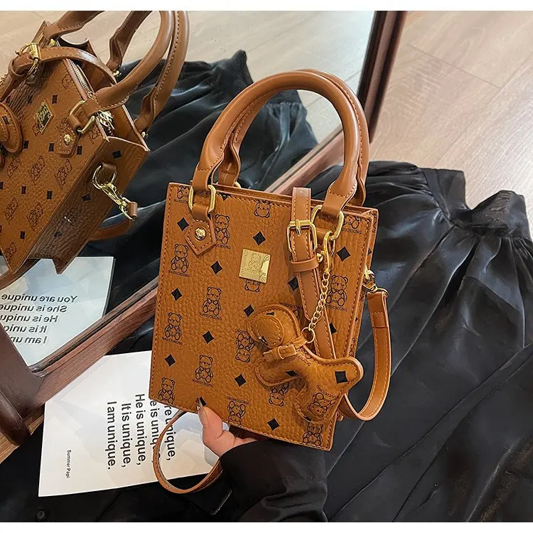 

2026 New Popular and Popular Versatile Daily Commuter Women's Bag Fashionable High-end Messenger Bag Portable Bucket Bag