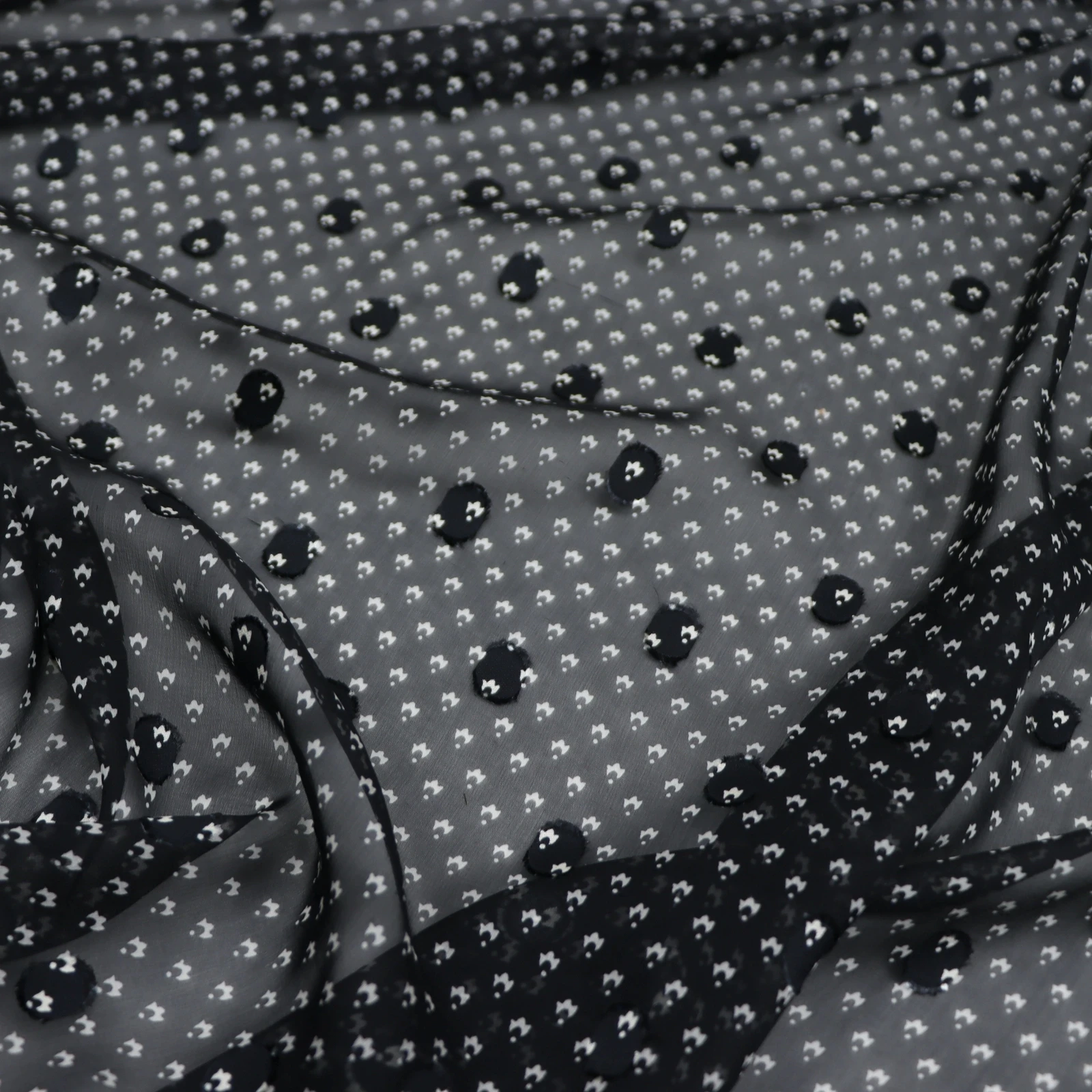 

Elegant Hot Sale Thin Beautiful Fashion 100% Mulberry Silk Jacquard Fabric Organic for Lady Saree Dress Cloth