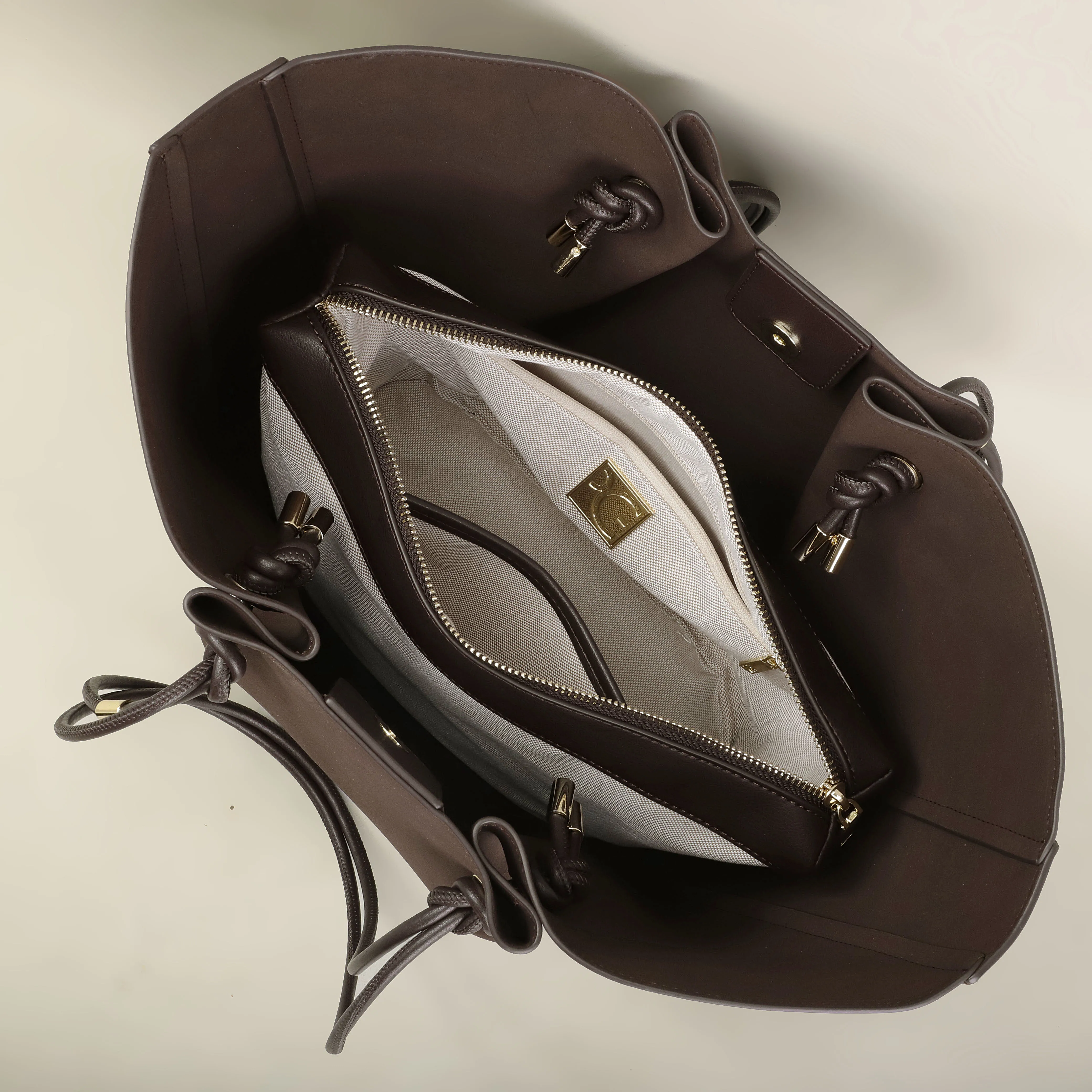 PG Luxusmarke Große Kapazität Computer-Tragetasche 2026 Neue Mode Klassische Casual Designer Exklusive Schultertasche – Detail 12