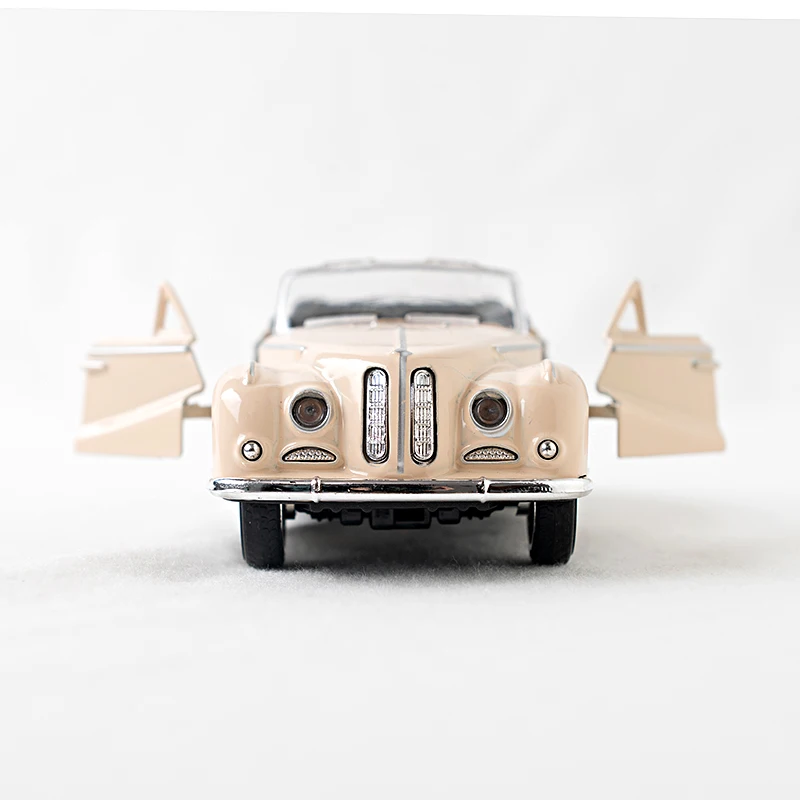 1:36 合金クラシックカーモデル子供のおもちゃの車の装飾品プルバック車モデル少年のおもちゃダイキャスト知育玩具