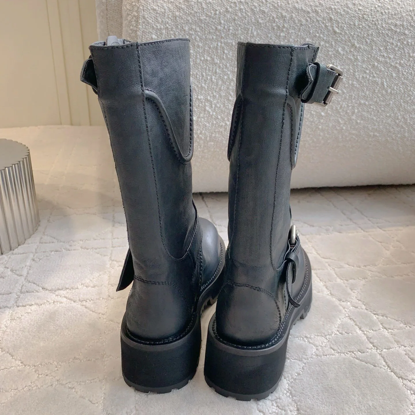 أحذية نسائية قصيرة بتصميم قابل للطي وإبزيم معدني من جلد البقر العلوي/البطانة، نعل خارجي مصبوب ملابس الشارع/تي شيرت/سراويل العمل