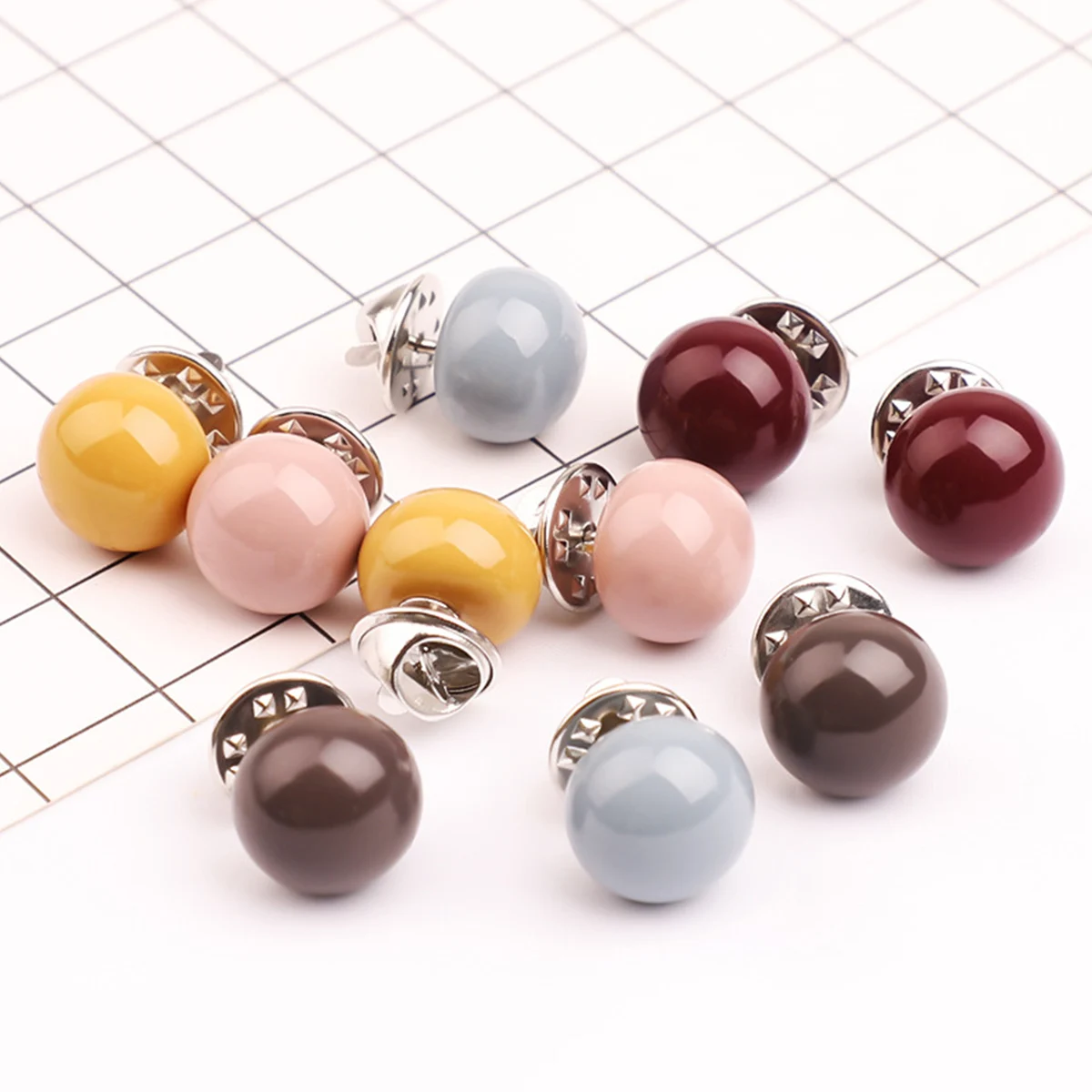 

10Pcs Fashion Brooches Lightweight Durable Alloy Pins for Clothes Bags Caps Adults Stylish Decorative Badge