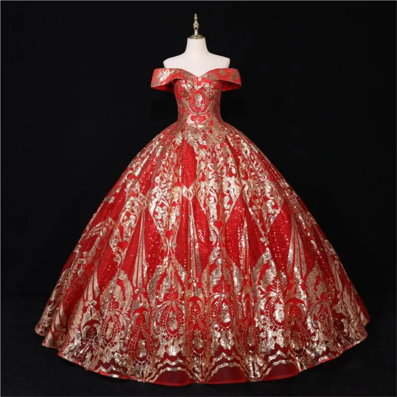 

A performance at banquet with one-shoulder height and puffy skirt