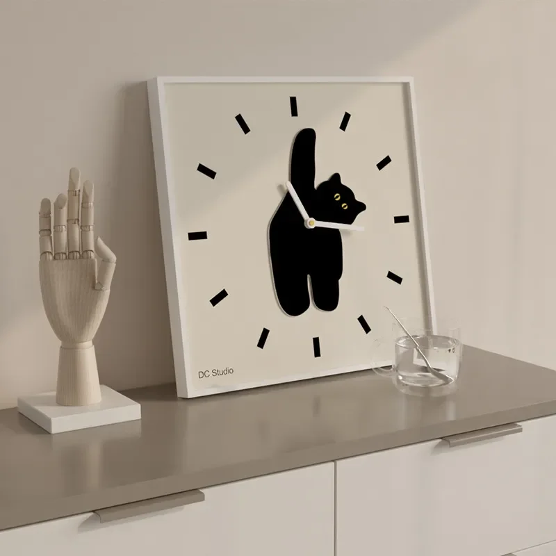 Creative Cat Wall Clock for Japanese and Korean Style Nordic Modern Simple Living Room Restaurant Silent Clock