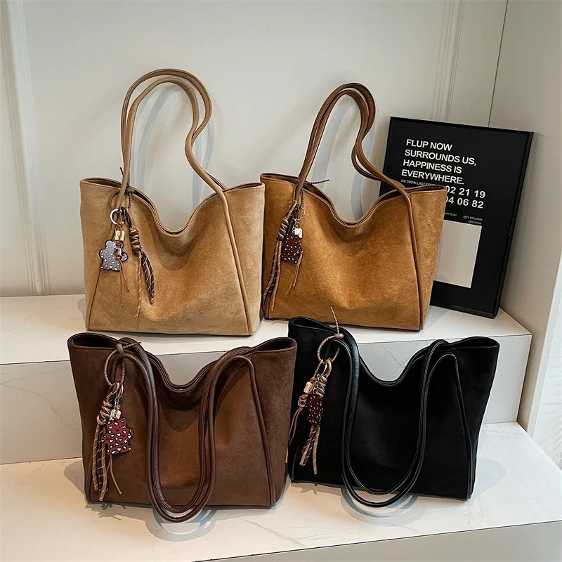 

Large Capacity Bag, Women's New Retro Simple Shoulder Bag, Fashionable and High-end Texture, Casual Class Commuting Tote Bag