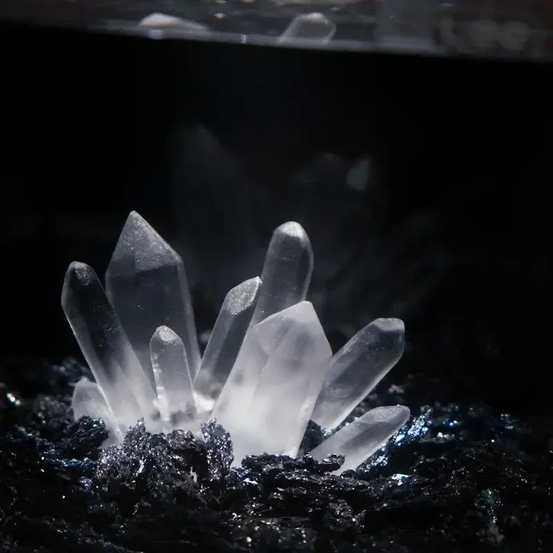 Creative Betta Tank Decor Clear Crystal Column Fish Tank Landscaping Ornaments Fish Shrimp Cave Shelter Aquarium Accessories