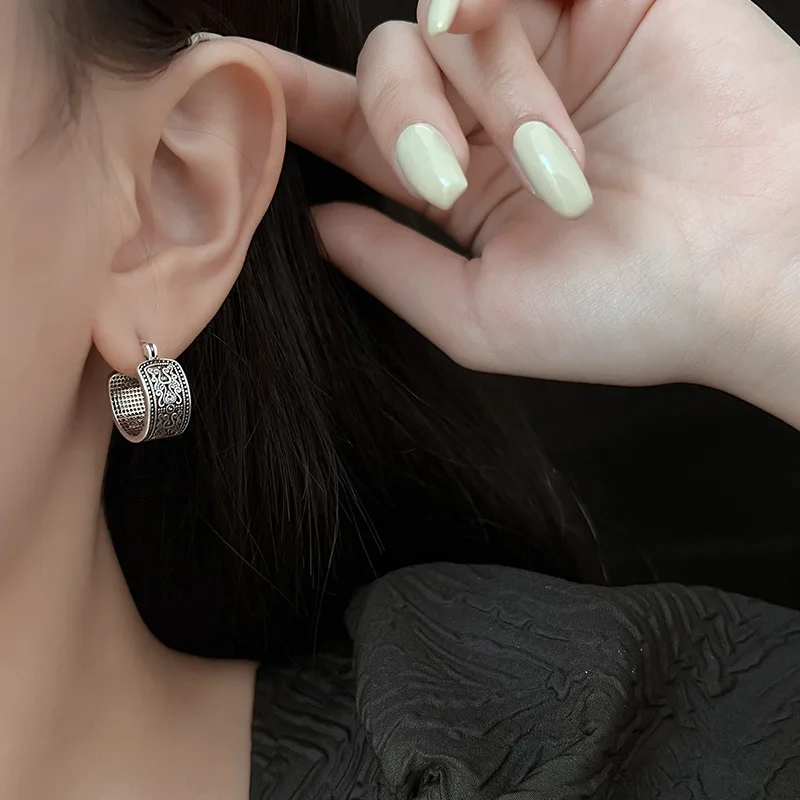 Fashionable Simple Retro Earrings for Women Textured Flower Earrings Anti-allergy Accessories Personalized Creativity Jewelry