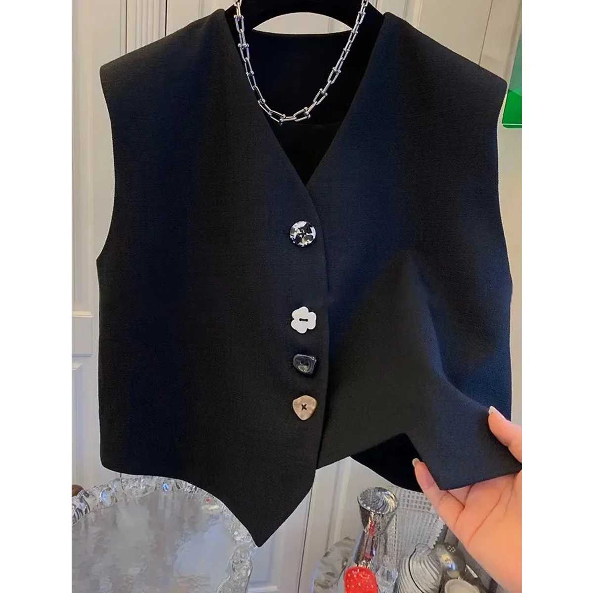 

Fashionable Short Button-Up Women's Vest Spring 2026 Loose Fit Asymmetrical Design Polyester Fiber Inner Wear