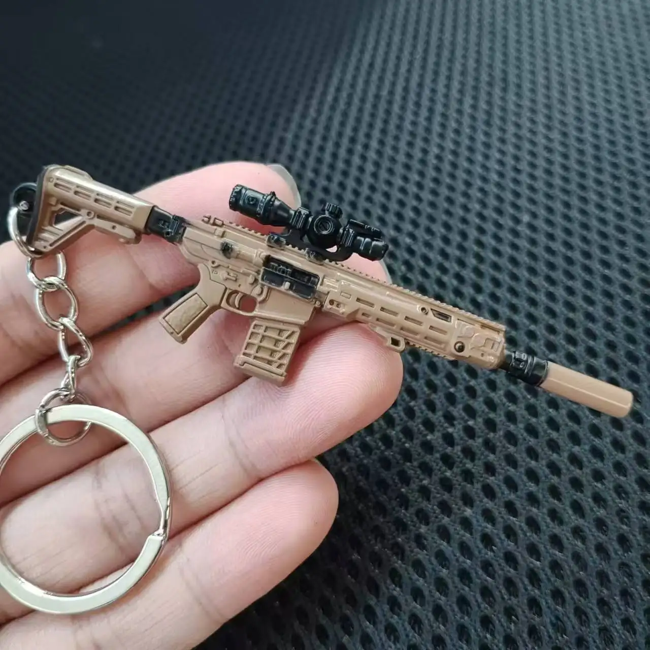 Mini QBZ95 M7 Submachine gun Alloy Rifle Model Portable Pistol Keychain Bag Toy Gun Fidget Toy for Boy Collection Adults Gift