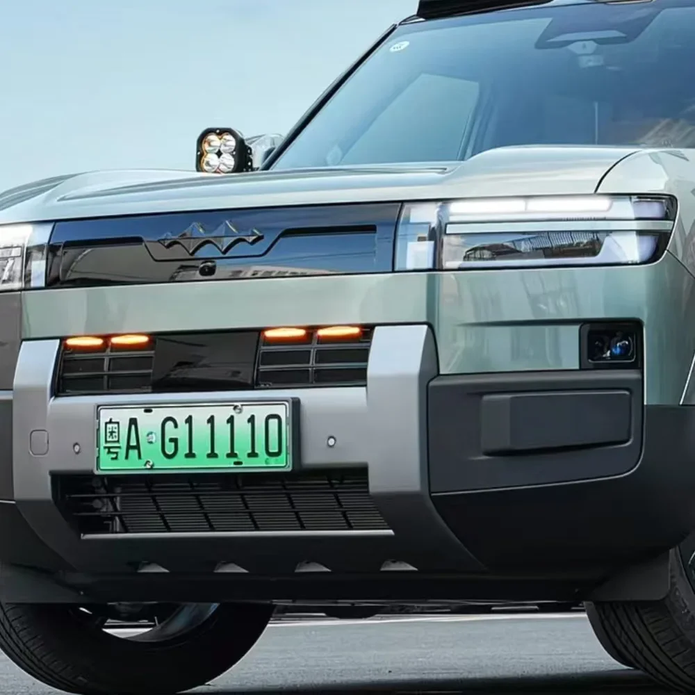 

Small Yellow Light On The Grille Off-road Modification For BYD Leopard Titanium 7 Driving Modification With LED Night And Day