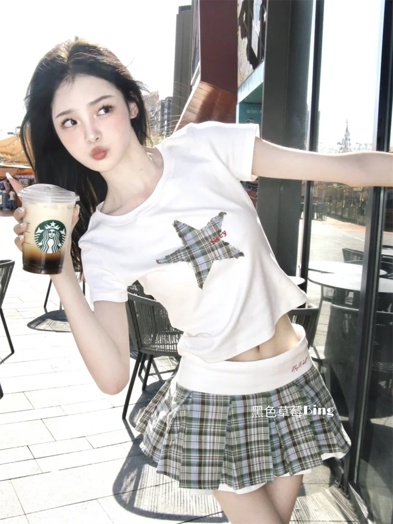 

American Spice Girl в стиле ретро в студенческом стиле, летняя новая дизайнерская футболка с короткими рукавами и плечами спереди, клетчатая юбка, комплект из двух предметов