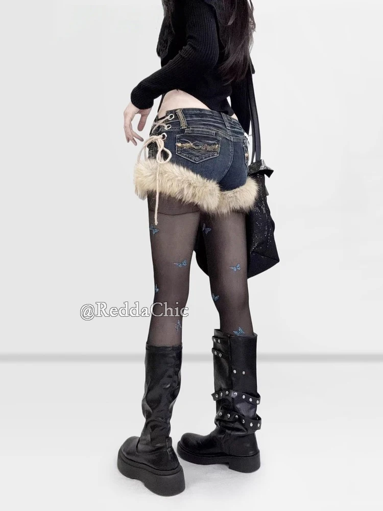 diseno-retro-americano-de-tallas-grandes-shorts-ajustados-a-la-moda-estilo-y2k-millennium-spicy-girl-combinados-con-jeans-con-parches-de-peluche