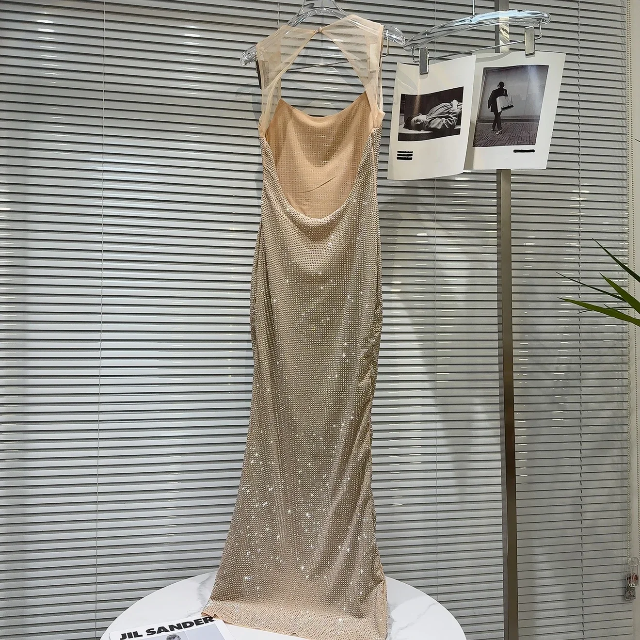 2025 principios de primavera nuevo temperamento alta sociedad industria pesada taladro caliente Halter chaleco hueco vestido ajustado sin mangas para mujeres