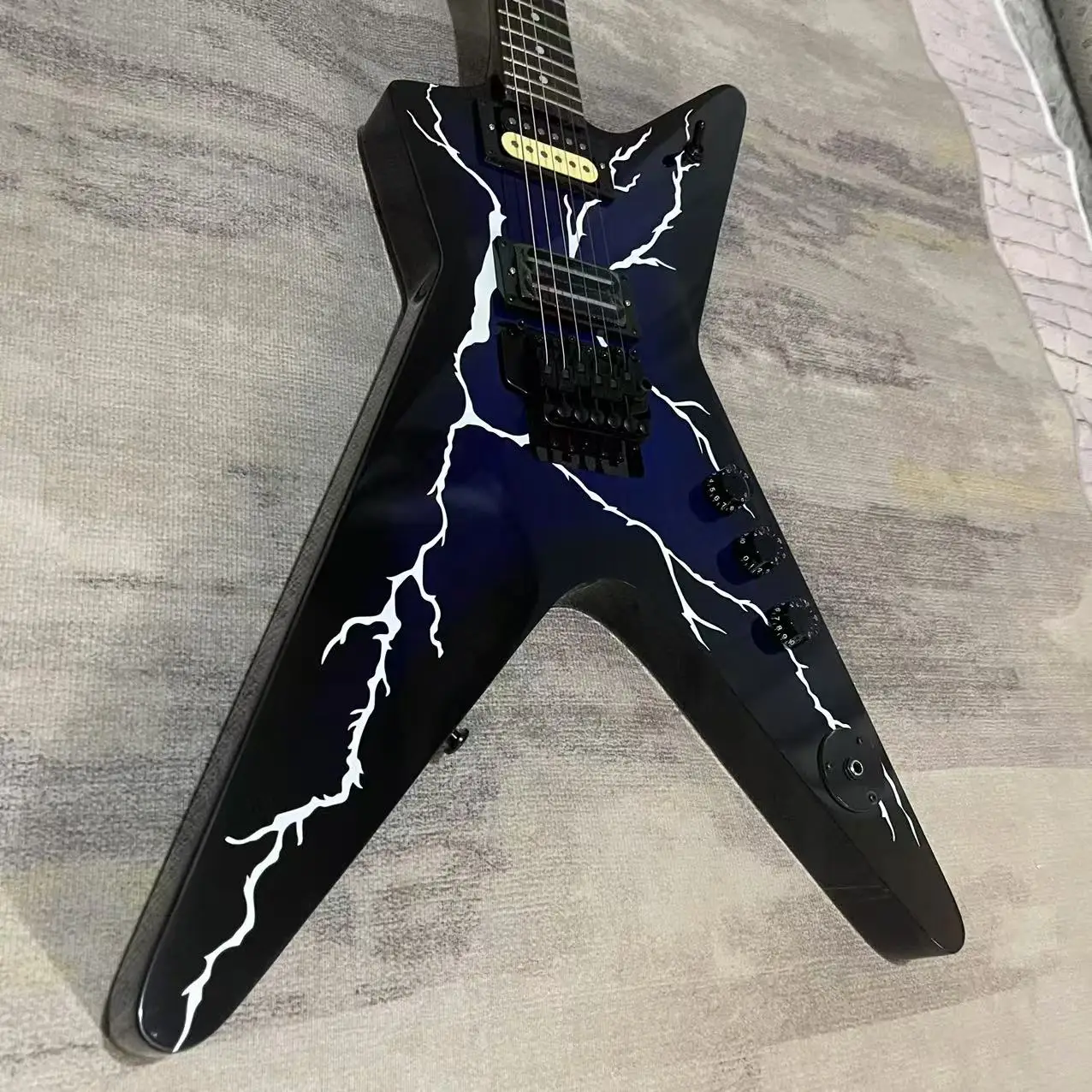 Electric Guitar Alien Hand drawn 6-Chord Electric Guitar, Blue Body Lightning Pattern, Factory Realistic Shipping Picture, In St