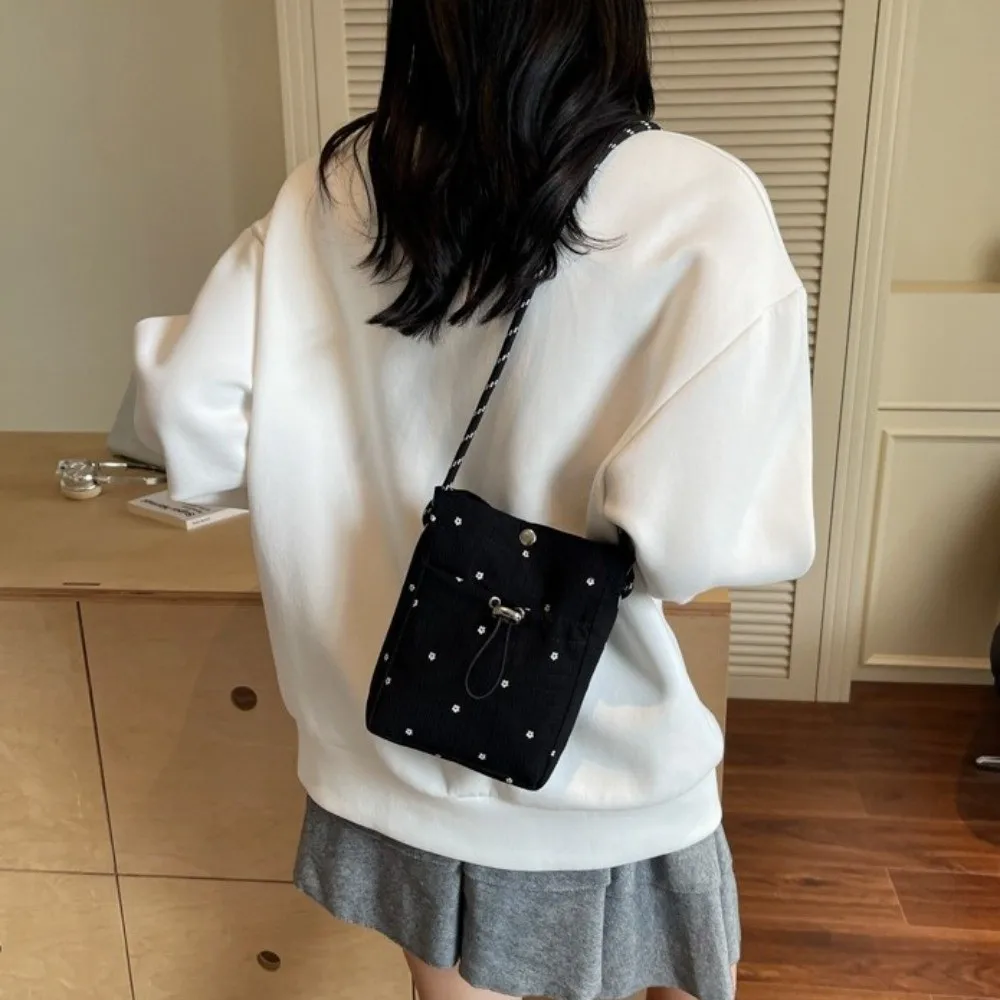 Sweet Pleated Cloud Crossbody Bag Lightweight Flower Printed Phone Shoulder Bag Korean Style Versatile Folded Slant Bag Daily