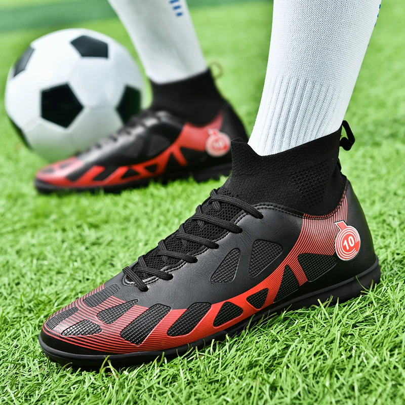 

Высококачественные высокие футбольные бутсы в стиле унисекс, доступны с длинными или короткими шпильками (варианты TF и FG). Шипы подошвы