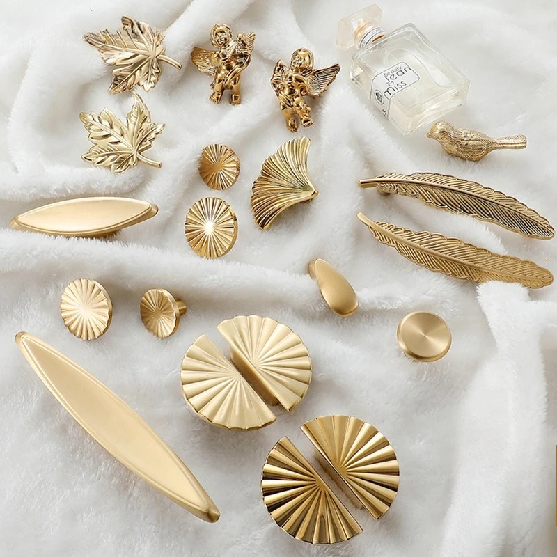 Nordic-style cabinet and wardrobe with luxury vintage brass maple leaf handles, American-style creative INS small Knob handles