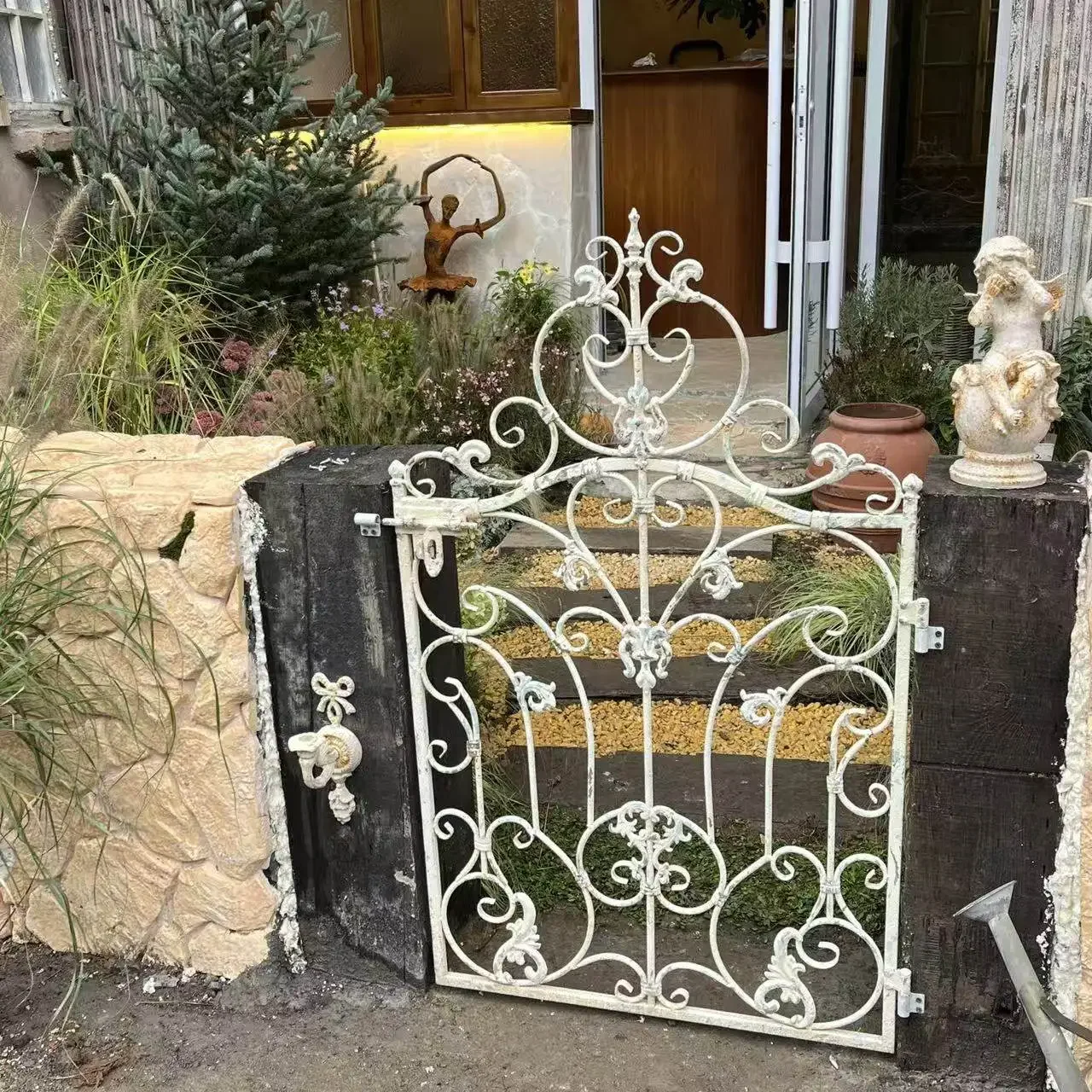 Hanmo's Garden Wrought Iron  Gate Courtyard Fence Vintage Climbing Flower Stand Outdoor Fence Gate 120*72