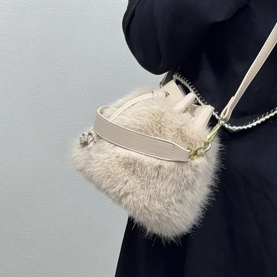 

New fashionable autumn and winter plush bucket bag texture niche versatile popular stylish crossbody women's bags handbag