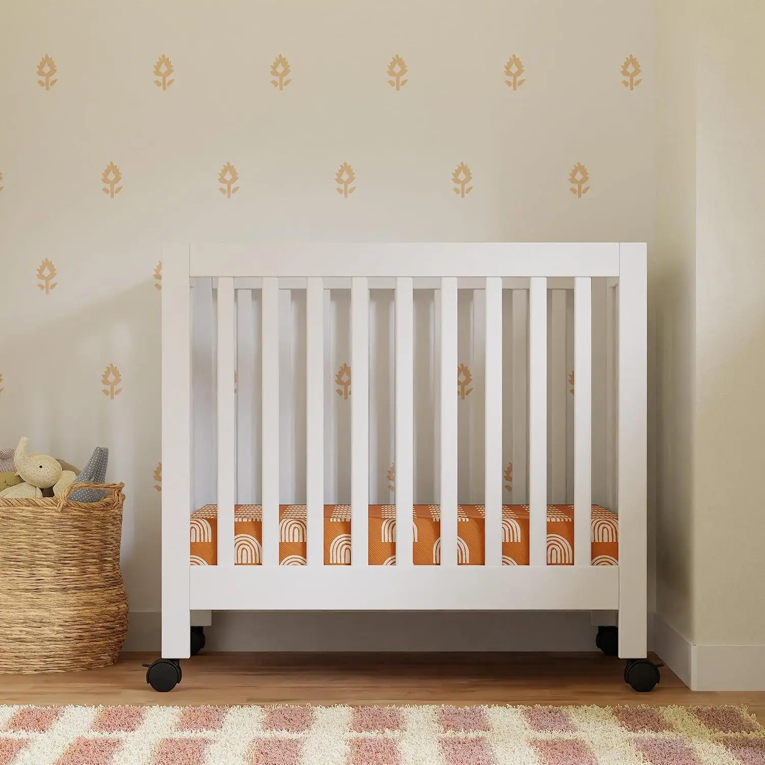 Babyletto Origami Mini Berço Portátil Dobrável com Rodas em Branco, 2 Posições de Colchão Ajustáveis, Greenguard Gold Certified, 2