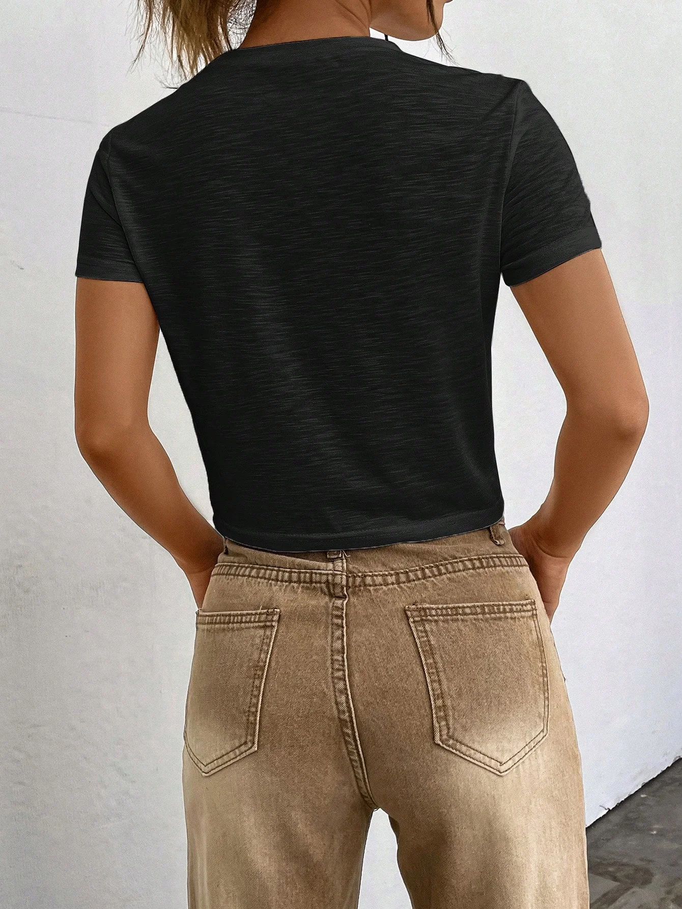 T-shirt américain noir tricoté à manches courtes pour femmes, nouveau style d'été 2025, haut court amincissant et ajusté