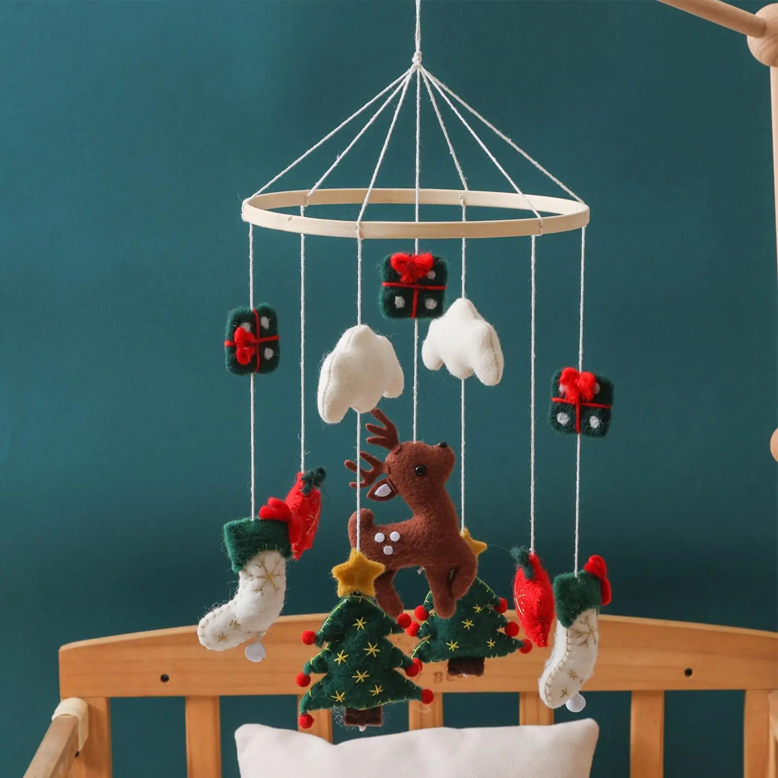 Baby Mobile for Crib Christmas Nursery Mobile Wind Chime Felt Reindeer Christmas Tree Nursery Decor for Children's Room Birthday