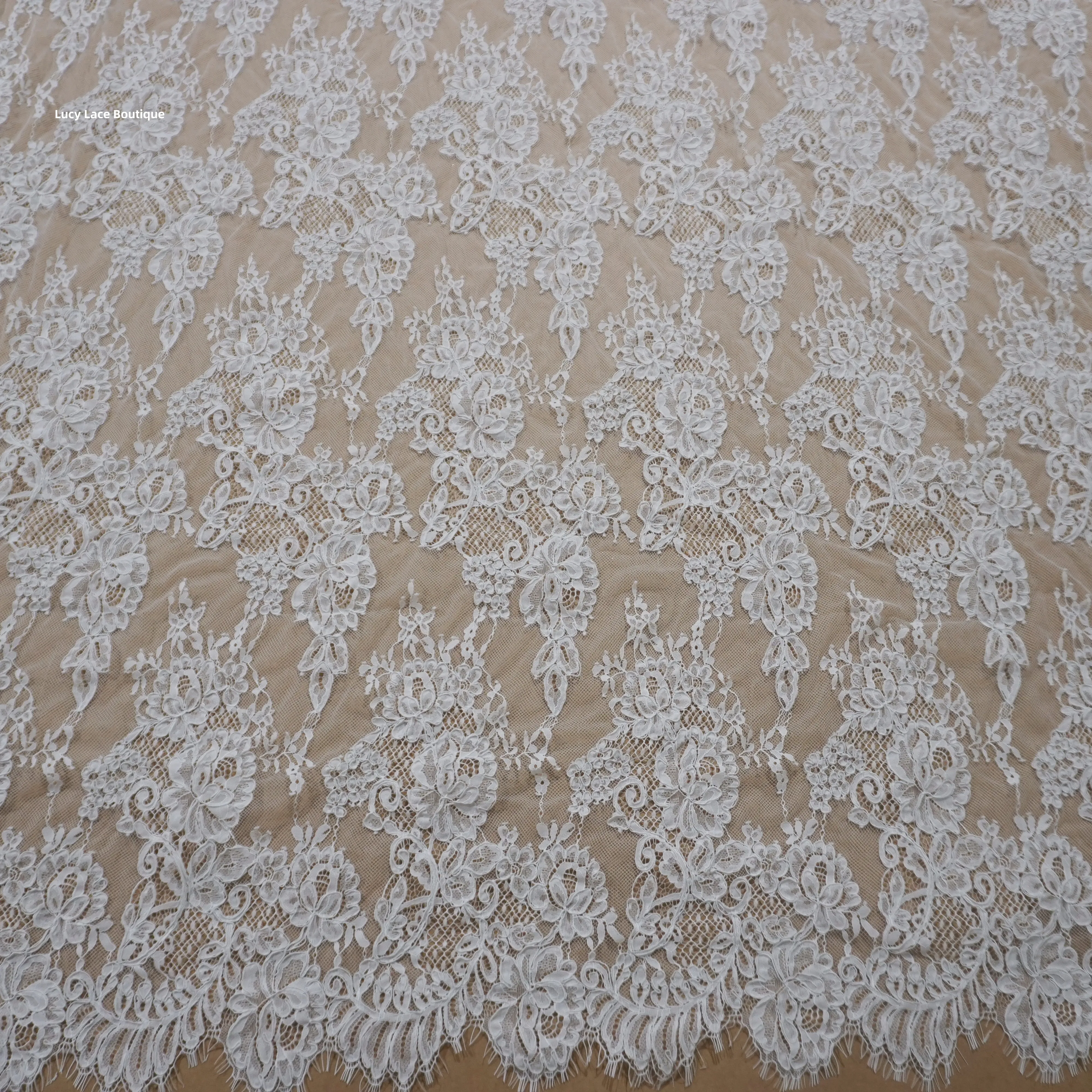 

Luxury Vintage Alençon Lace Fabric Handmade Corded Eyelash French Lace Florals Cording Lace Bridal Material 1.4x3M Off White