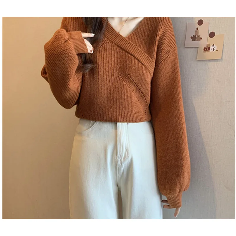 

2024 new knitwear innerwear autumn and winter women's solid colour new design sense of niche V-neck red long-sleeved jumper wome